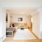 Cozy Two-Bedroom Flat In Camden