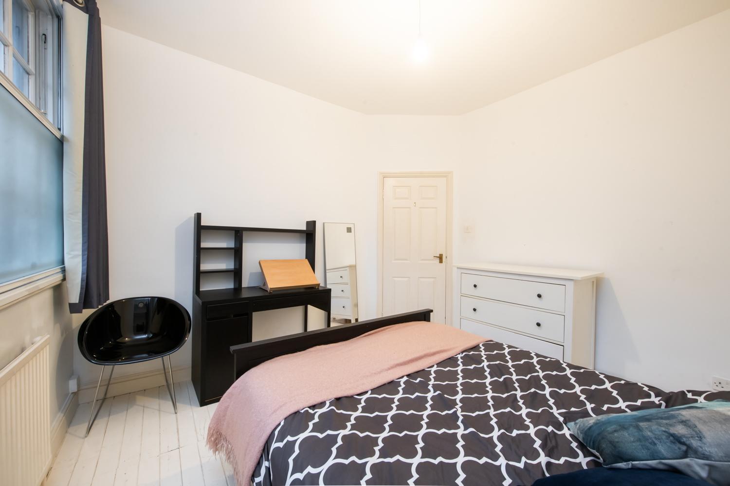 Cozy Two-bedroom Flat In Camden *